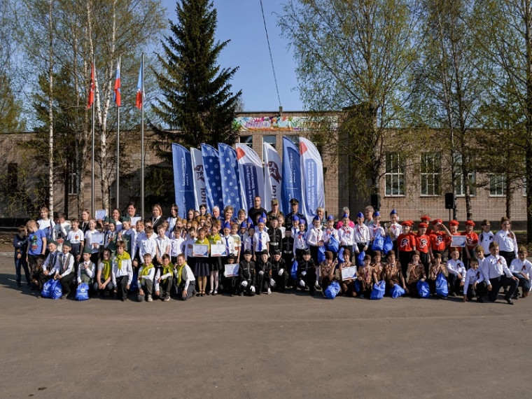26 апреля на базе Дома молодёжи п.Панковка Новгородской области прошла детско- юношеская военно- спортивная игра «Зарничка».