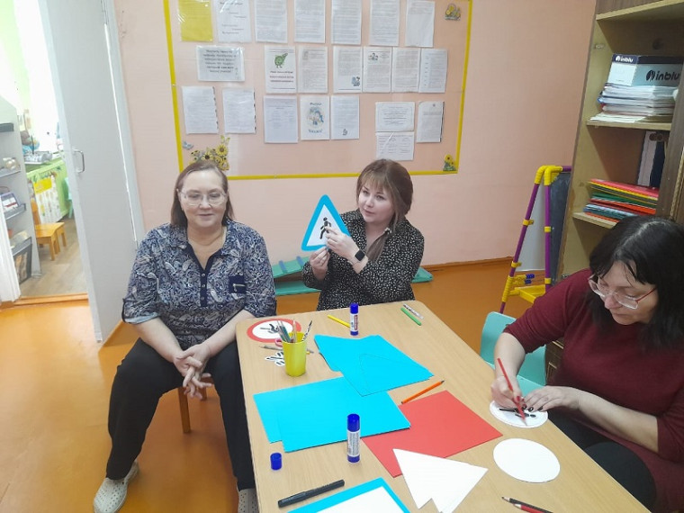 Сотрудники ОГИБДД МОМВД России «Старорусский» провели обучающие семинары для педагогов дошкольных образовательных организаций.