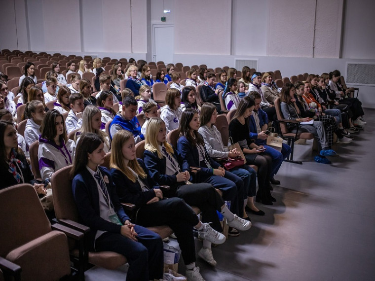 Вот уже в четвертый раз в Новгородской области проходит областная смена школьных добровольческих отрядов «Российского движения школьников».